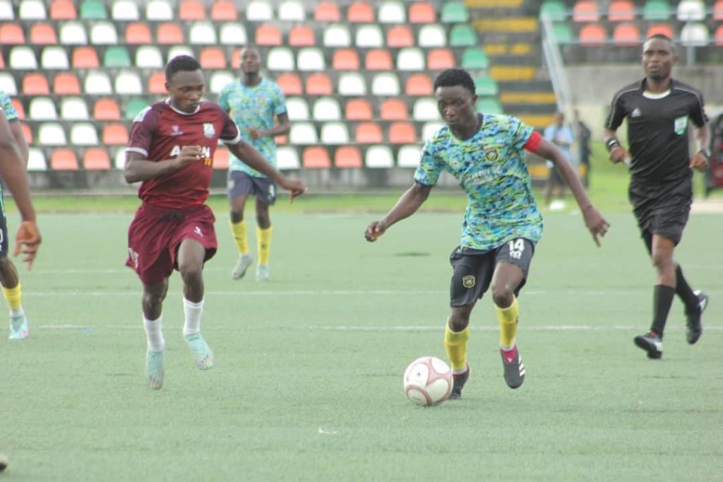 Abakaliki FC players in action against Godswill Akpabio FC at Godswill Akpabio Stadium, Uyo, during their last league game.